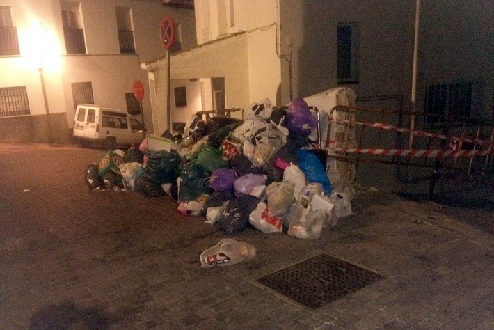 El PA critica la situación que se vive de Salobreña en materia de limpieza.